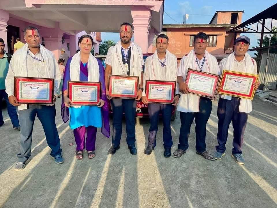 वार्षिक कार्यसम्पादन मूल्याङ्कनमा उत्कृष्ट ठहरिँदै ६ कर्मचारी सम्मानित
