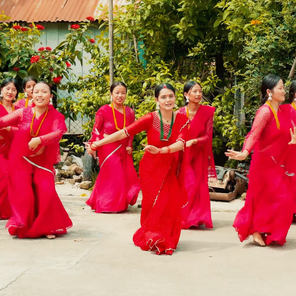 तीज गीतमा महिलाको संघर्ष र आत्मनिर्भरताको कथा, ऋचा काफ्लेको ‘कुरा बुझे बरिलै’ सार्वजनिक तीज गीतमा महिलाको संघर्ष र आत्मनिर्भरताको कथा, ऋचा काफ्लेको ‘कुरा बुझे बरिलै’ सार्वजनिक