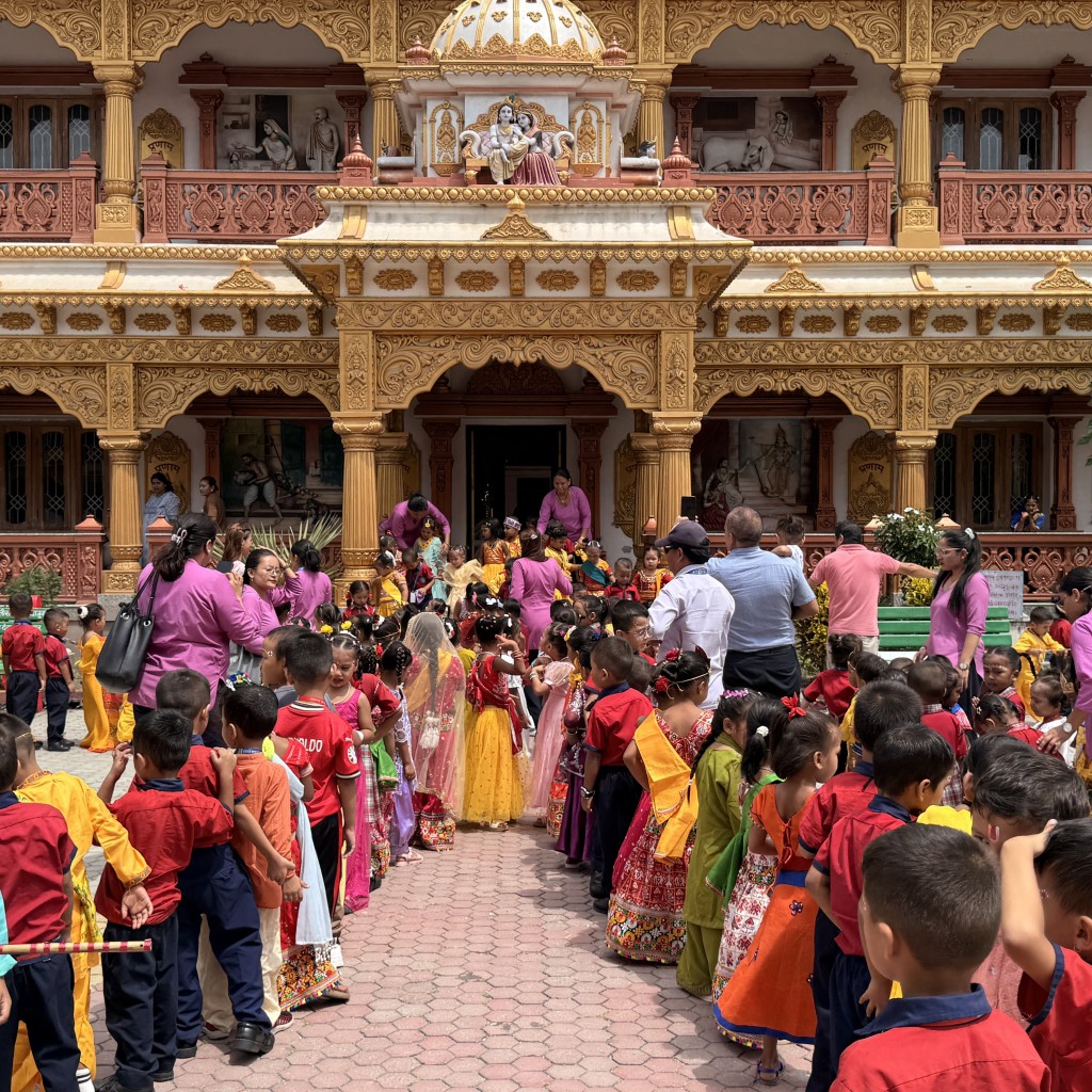 कृष्ण जन्माष्टमीको अवसरमा इटहरीको कृष्ण प्रणामी मन्दिरमा बढ्यो रौनक कृष्ण जन्माष्टमीको अवसरमा इटहरीको कृष्ण प्रणामी मन्दिरमा बढ्यो रौनक