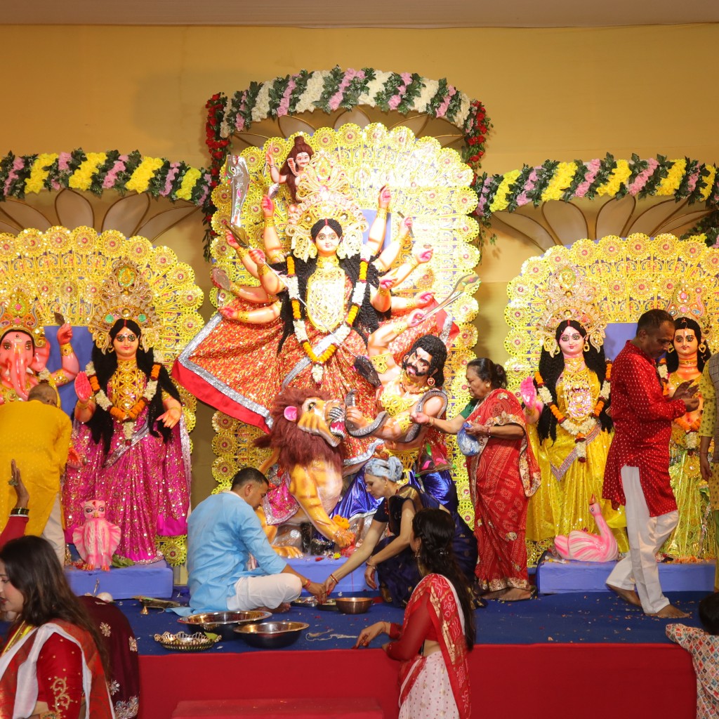 फूलपाती भित्रिएसँगै इटहरीमा सार्वजनिक दुर्गा पूजा सुरु, उपप्रमुख चौधरीद्वारा मूर्ति अनावरण